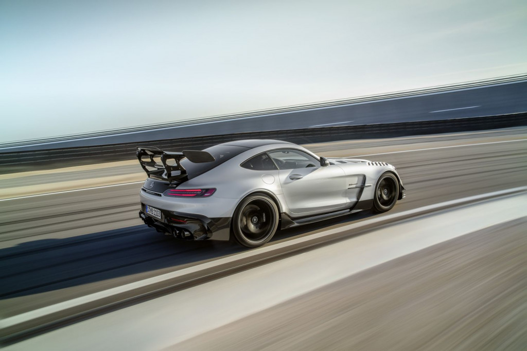 La Mercedes-AMG GT se transforme en supercar - photo 11